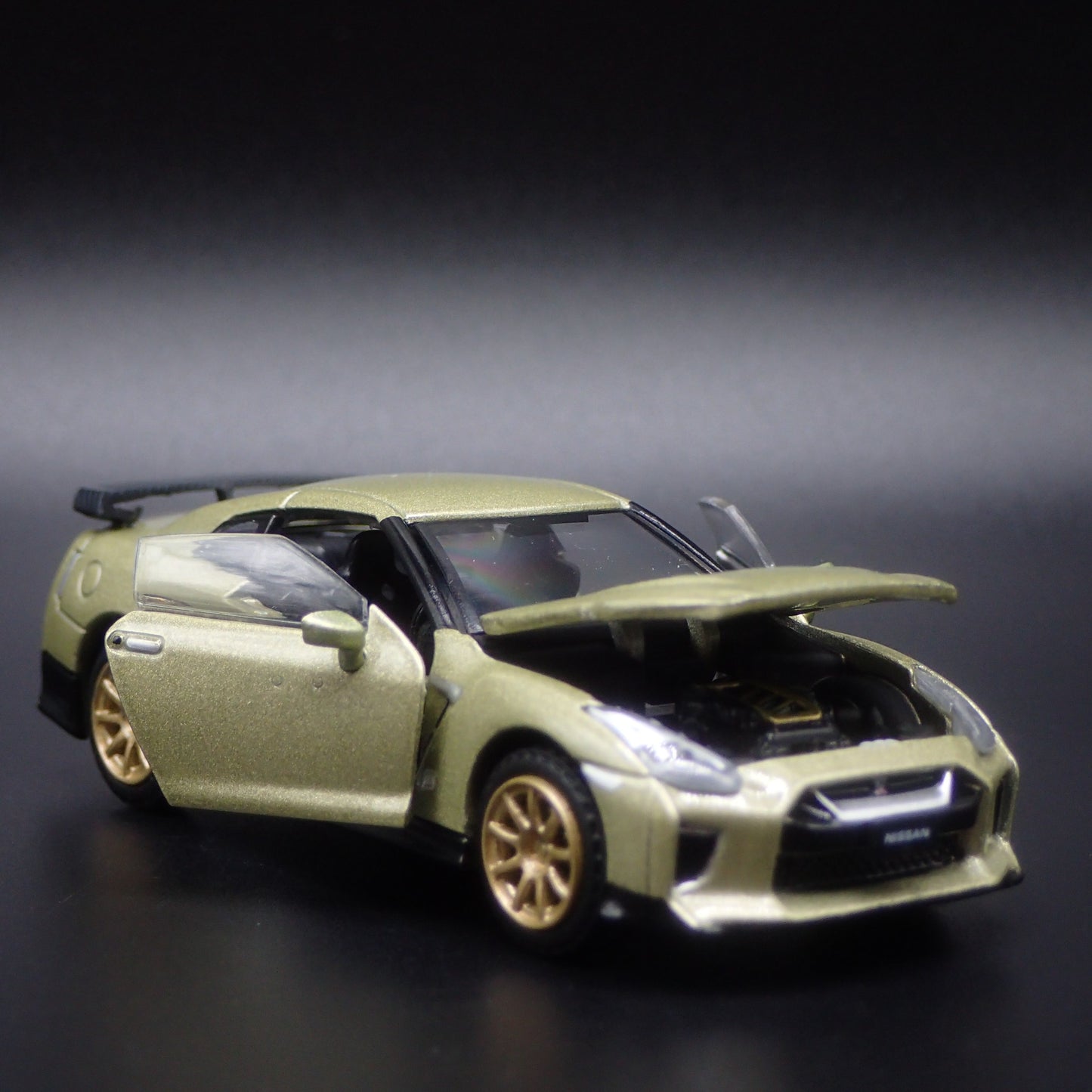 2022 22 NISSAN GTR R35 T-SPEC 1:64 SCALE COLLECTIBLE DIORAMA DIECAST MODEL CAR