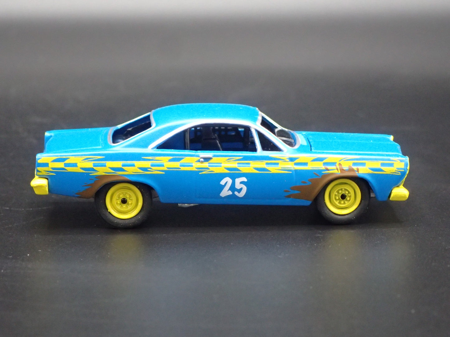 1967 67 FORD FAIRLANE  STOCK CAR DEMOLITION DERBY 1/64 SCALE DIECAST MODEL CAR