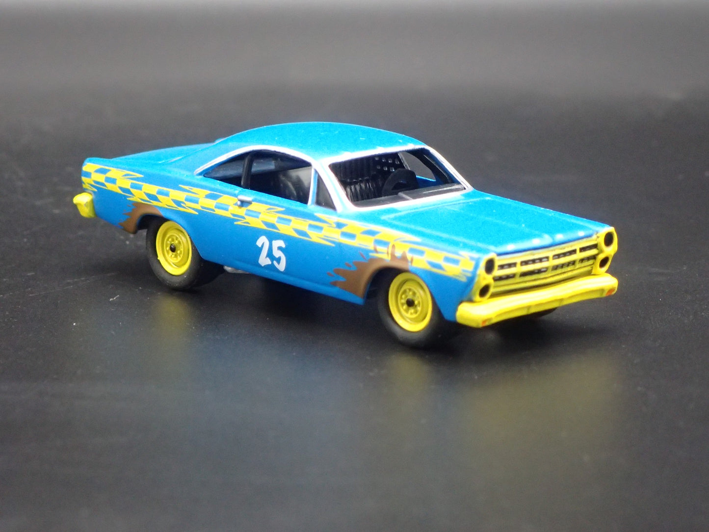 1967 67 FORD FAIRLANE  STOCK CAR DEMOLITION DERBY 1/64 SCALE DIECAST MODEL CAR