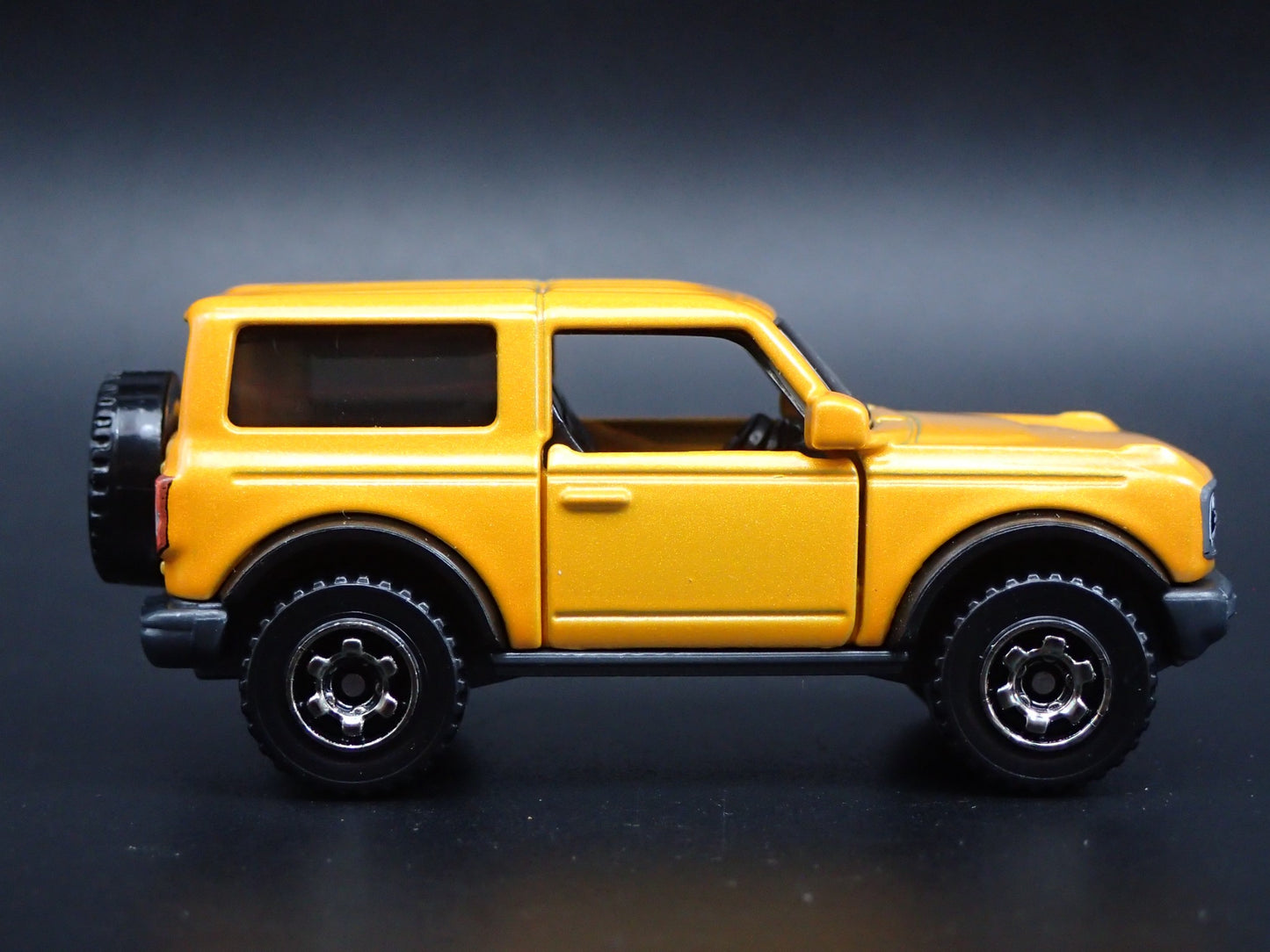 2021-2025 FORD BRONCO 2 TWO DOOR ORANGE 1:64 SCALE DIORAMA DIECAST MODEL CAR