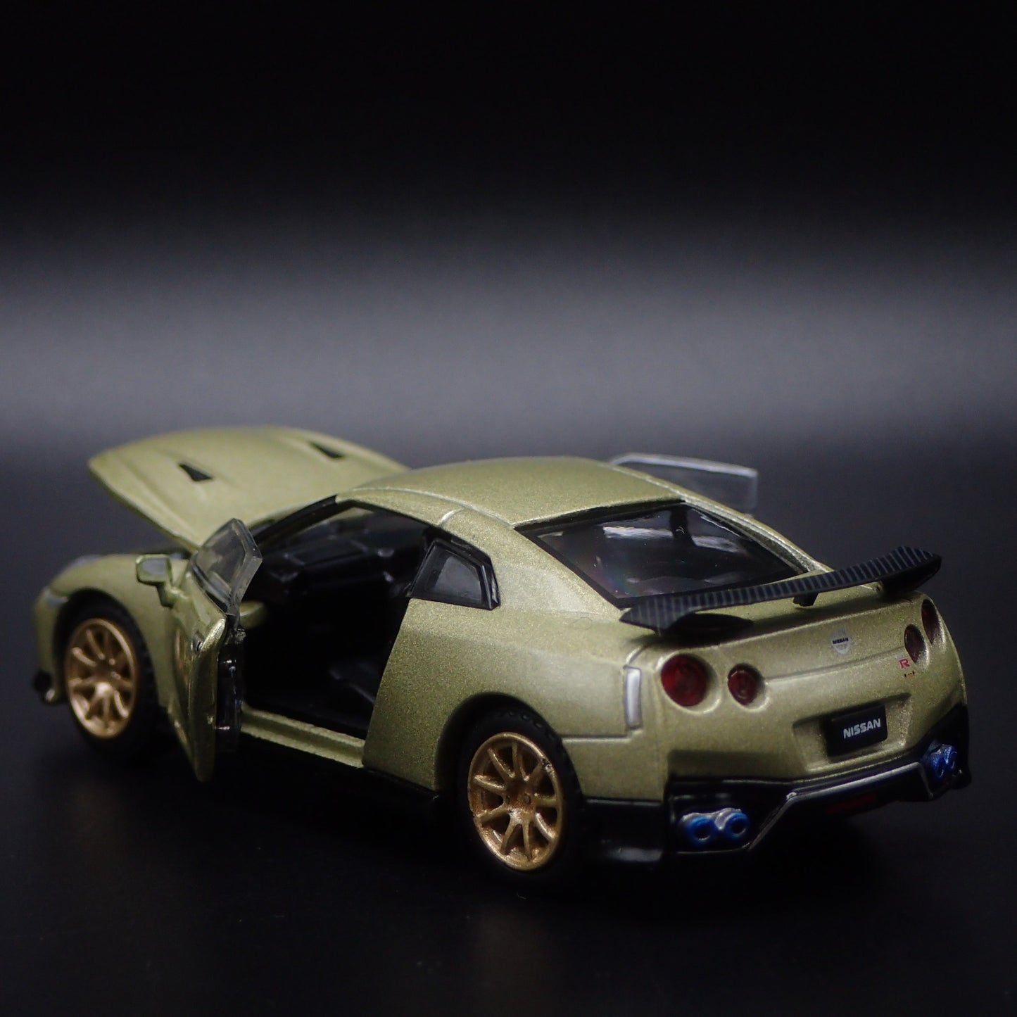 2022 22 NISSAN GTR R35 T-SPEC 1:64 SCALE COLLECTIBLE DIORAMA DIECAST MODEL CAR