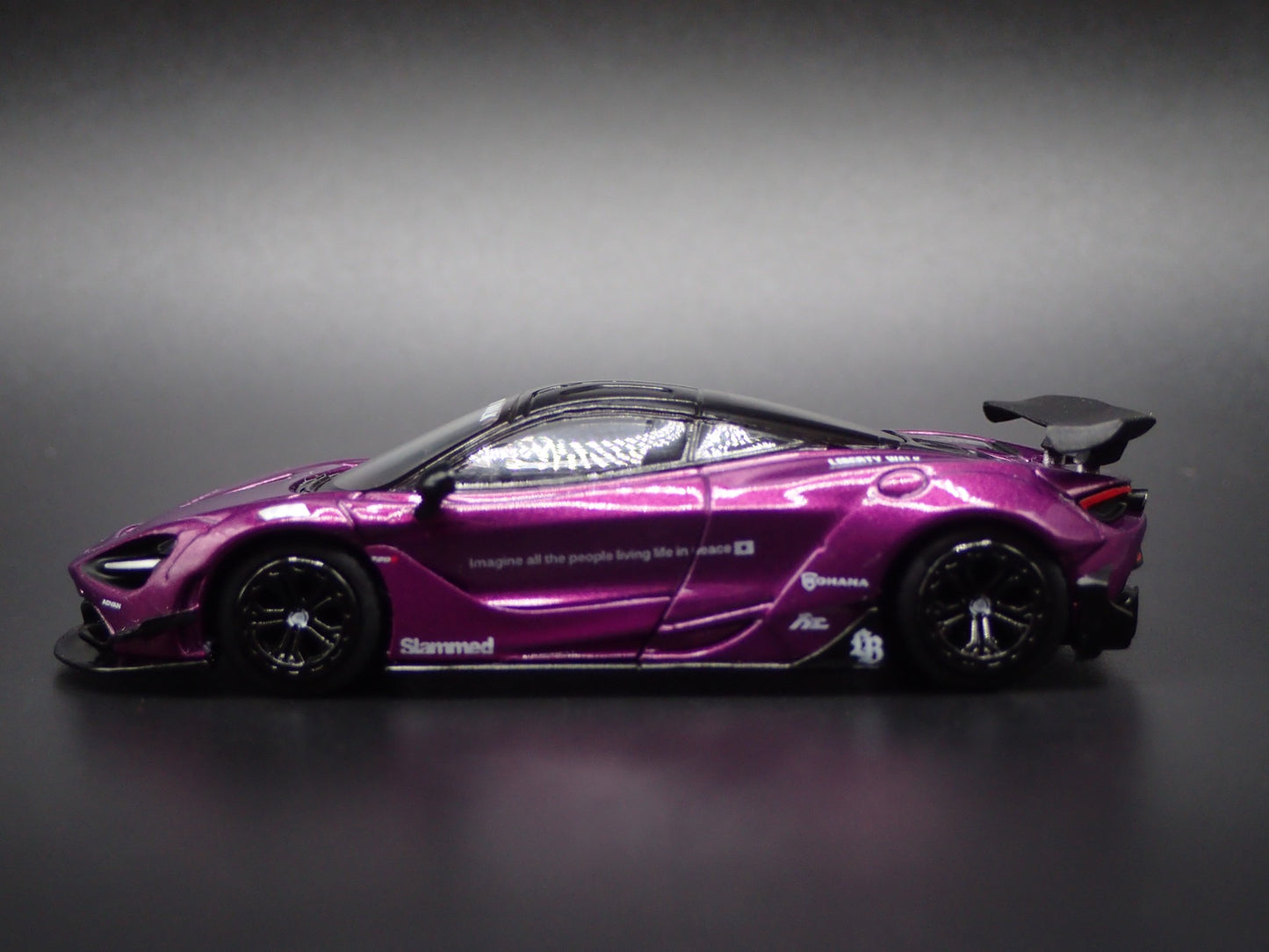 2017-2023 MCLAREN 720S LB WORKS PURPLE 1:64 SCALE DIORAMA DIECAST MODEL CAR