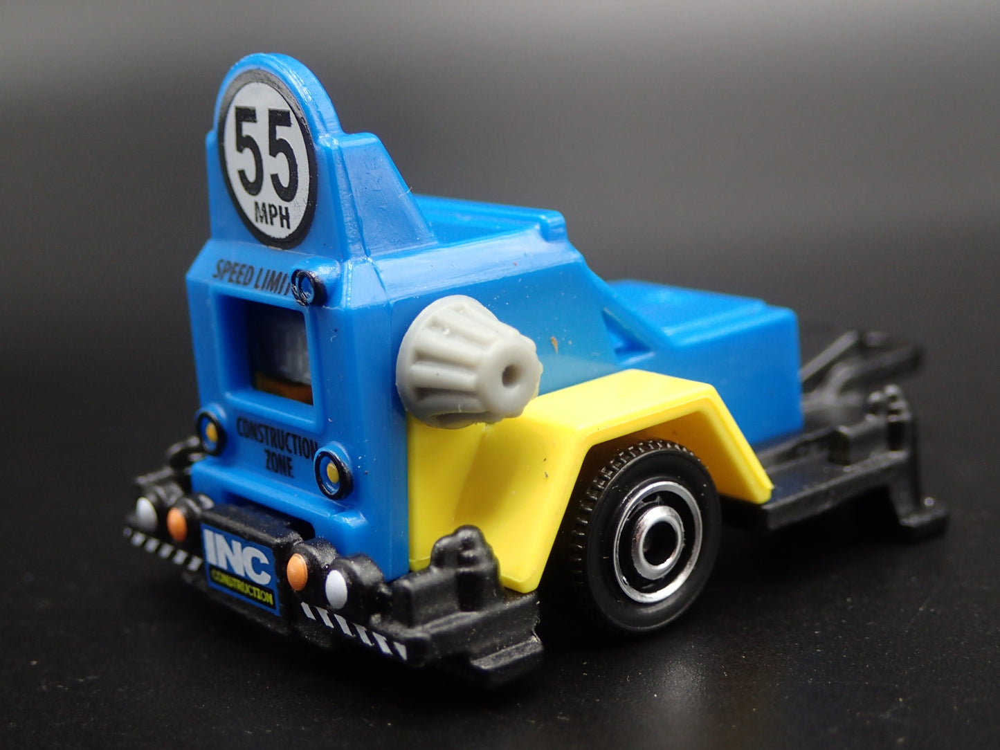 CONSTRUCTION ZONE SPEED LIMIT SIGN HITCH 1:64 MB SCALE DIORAMA DIECAST MODEL CAR