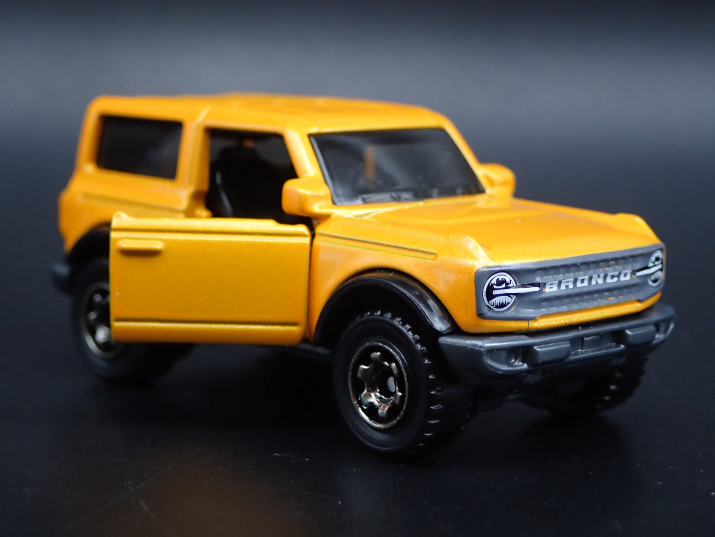 2021-2025 FORD BRONCO 2 TWO DOOR ORANGE 1:64 SCALE DIORAMA DIECAST MODEL CAR