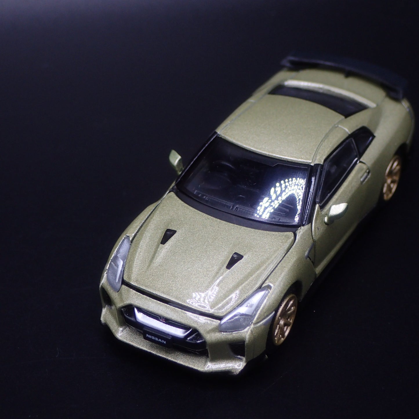 2022 22 NISSAN GTR R35 T-SPEC 1:64 SCALE COLLECTIBLE DIORAMA DIECAST MODEL CAR