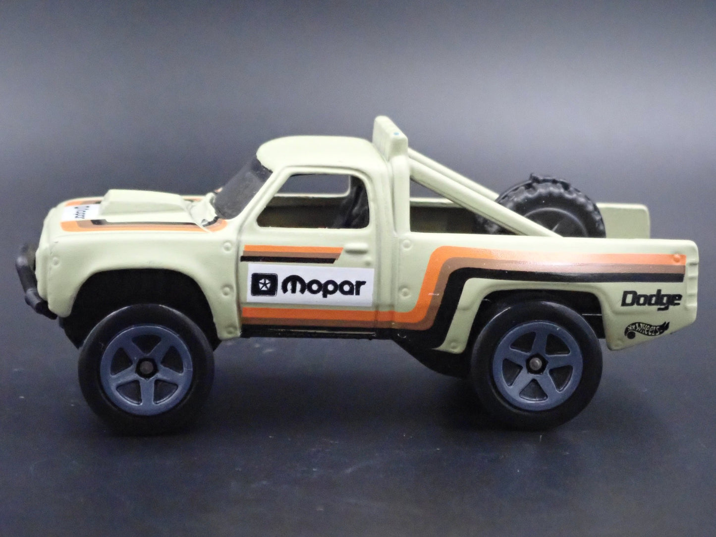 1987 87 DODGE D100 PICKUP TRUCK MOPAR TROPHY TRUCK 1/64 SCALE DIECAST MODEL CAR