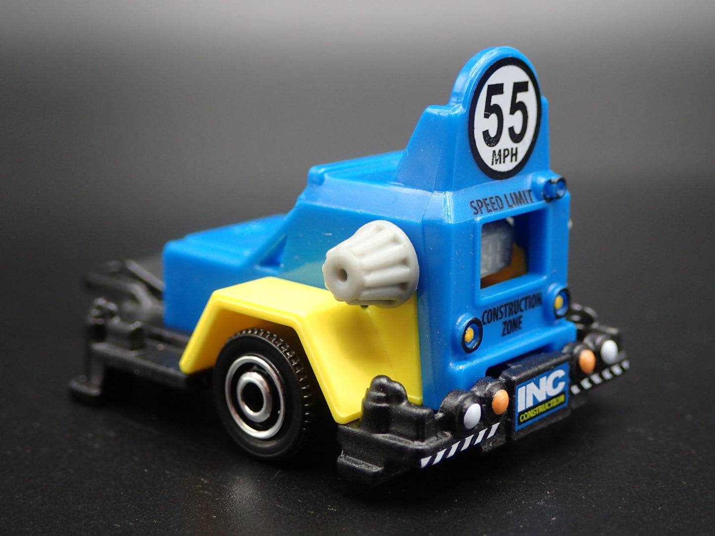 CONSTRUCTION ZONE SPEED LIMIT SIGN HITCH 1:64 MB SCALE DIORAMA DIECAST MODEL CAR