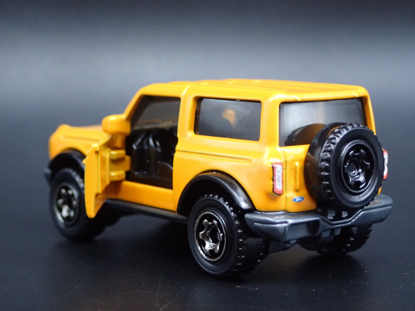 2021-2025 FORD BRONCO 2 TWO DOOR ORANGE 1:64 SCALE DIORAMA DIECAST MODEL CAR