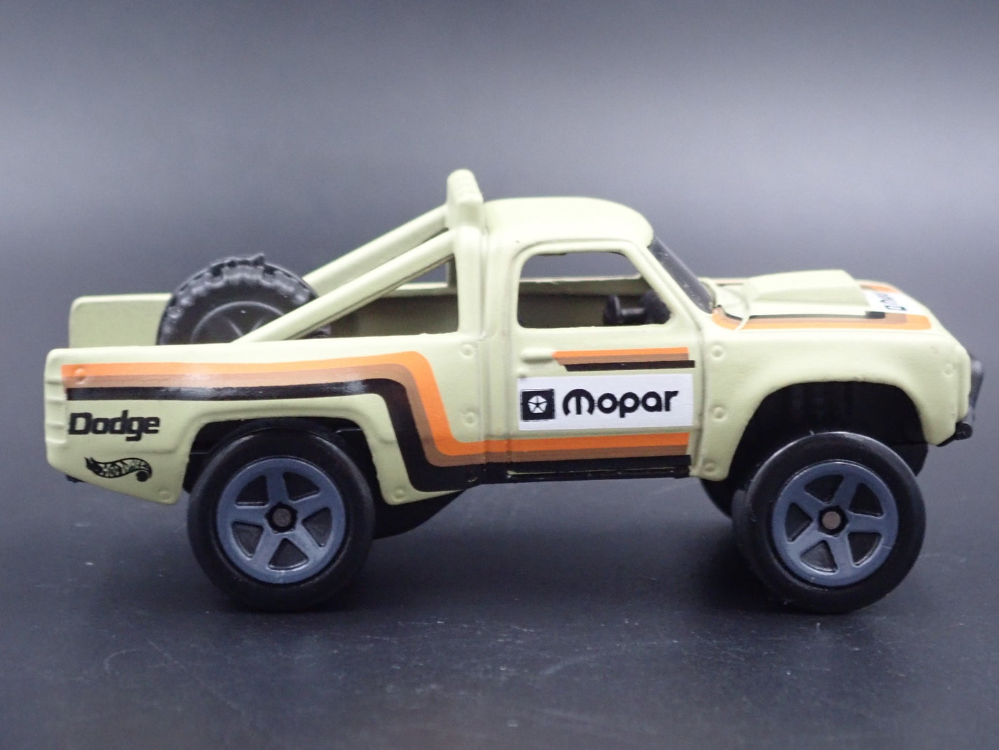 1987 87 DODGE D100 PICKUP TRUCK MOPAR TROPHY TRUCK 1/64 SCALE DIECAST MODEL CAR