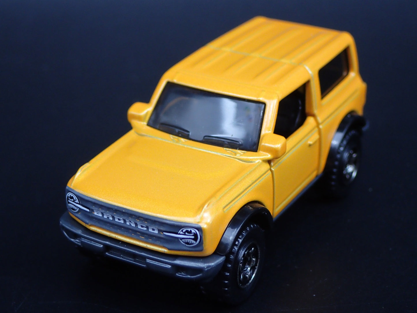 2021-2025 FORD BRONCO 2 TWO DOOR ORANGE 1:64 SCALE DIORAMA DIECAST MODEL CAR