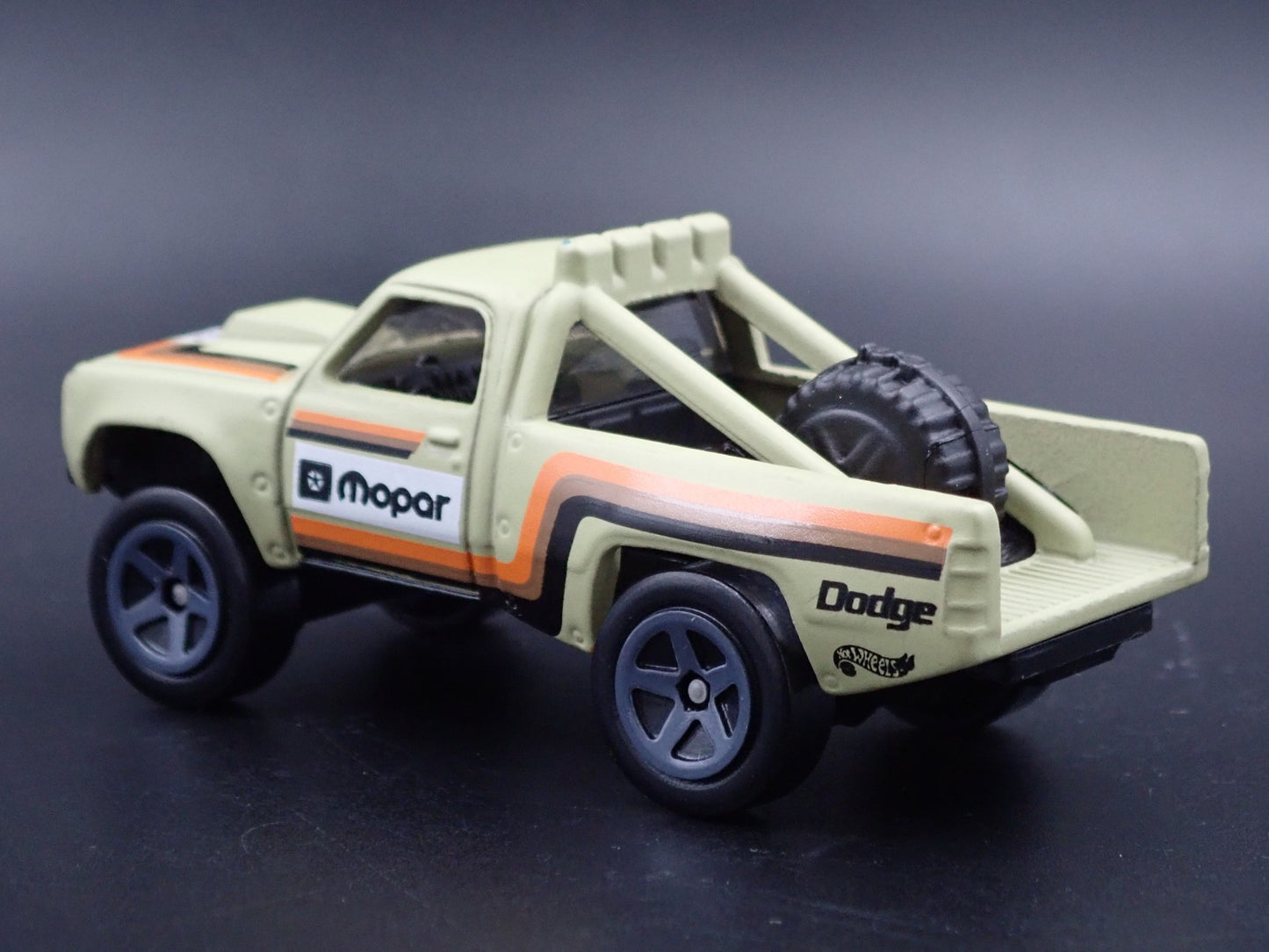 1987 87 DODGE D100 PICKUP TRUCK MOPAR TROPHY TRUCK 1/64 SCALE DIECAST MODEL CAR