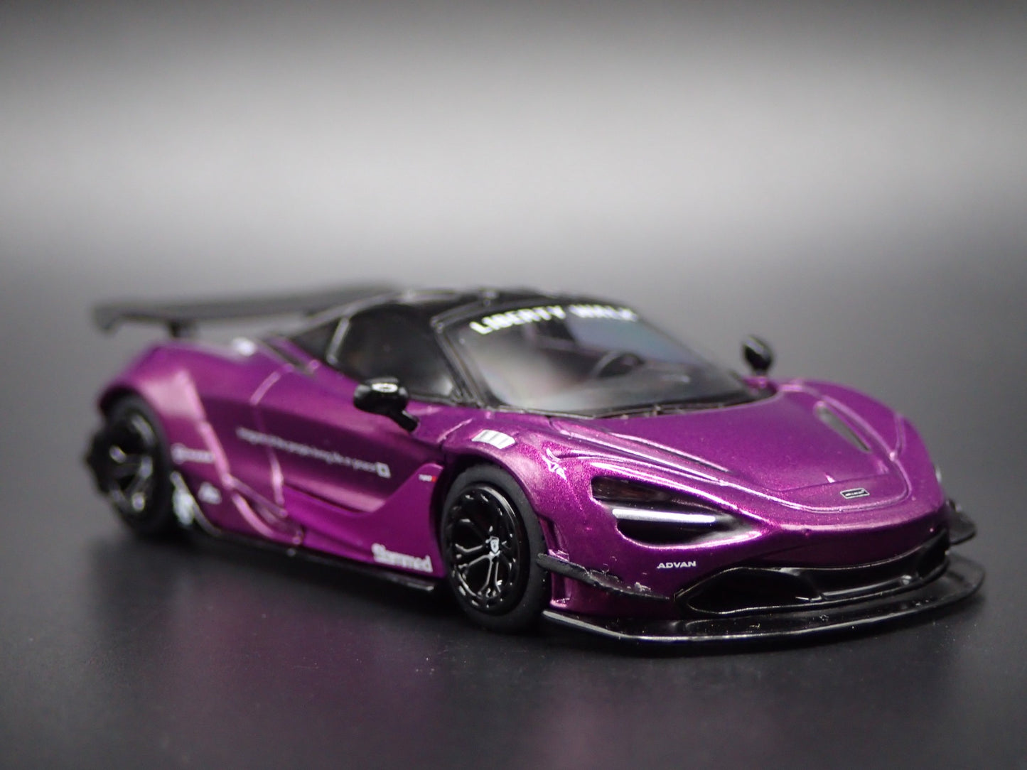 2017-2023 MCLAREN 720S LB WORKS PURPLE 1:64 SCALE DIORAMA DIECAST MODEL CAR