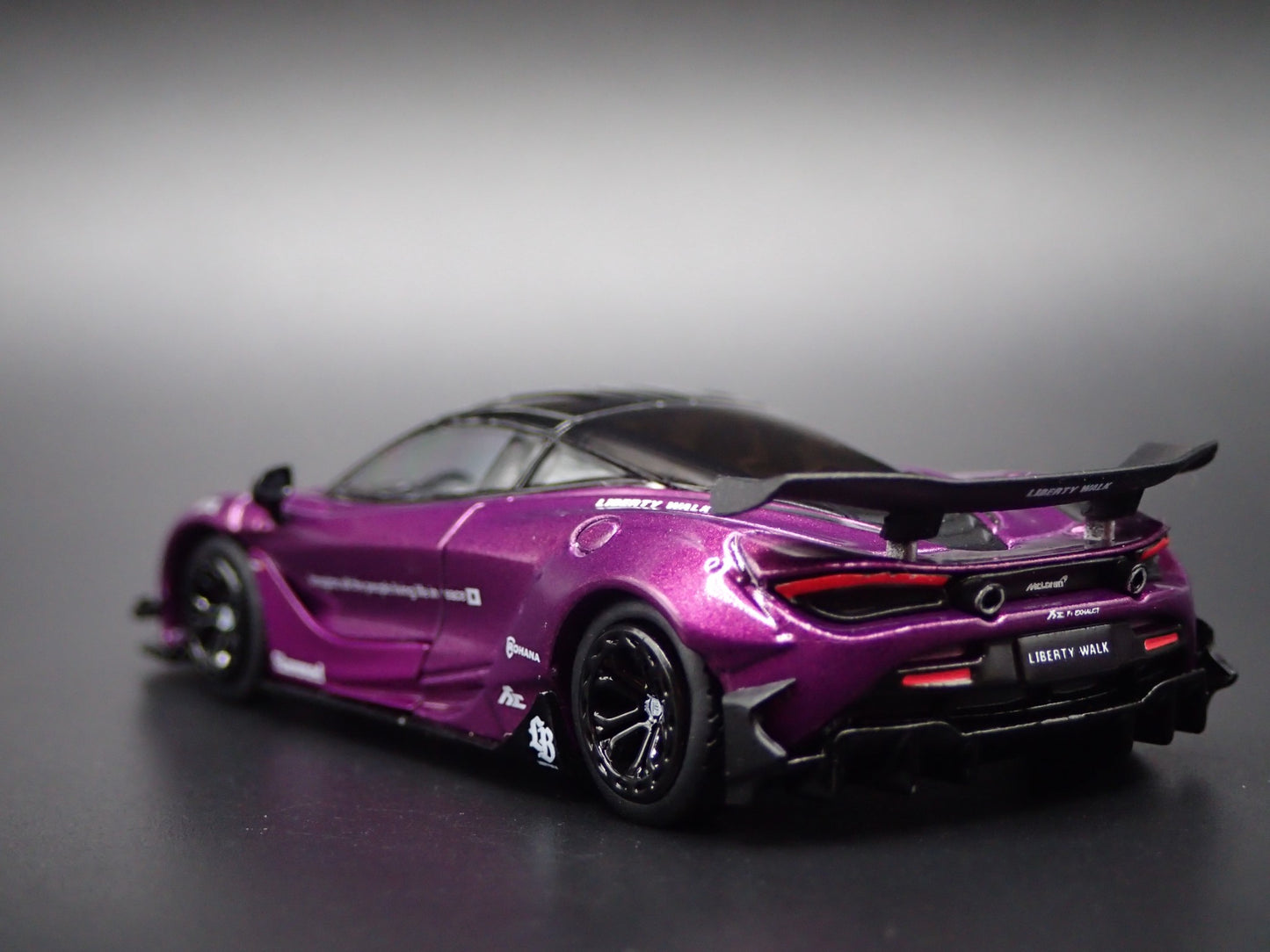 2017-2023 MCLAREN 720S LB WORKS PURPLE 1:64 SCALE DIORAMA DIECAST MODEL CAR