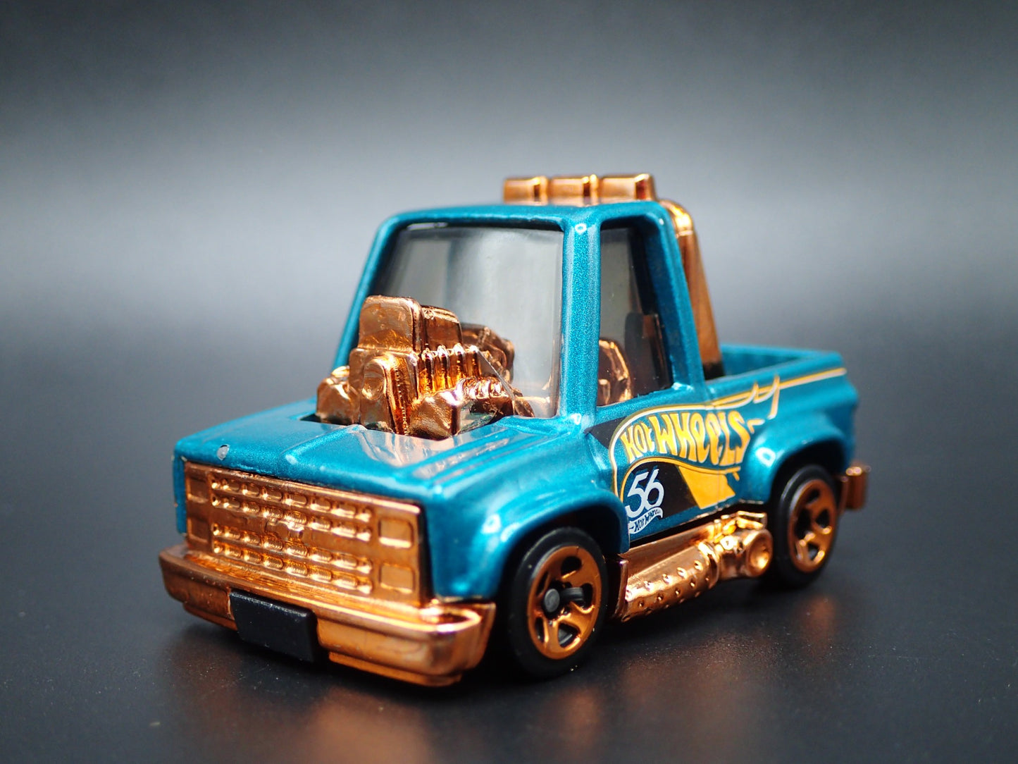 1983 83 CHEVY CHEVROLET SILVERADO SQUARE BODY TRUCK 1:64 SCALE DIECAST MODEL CAR