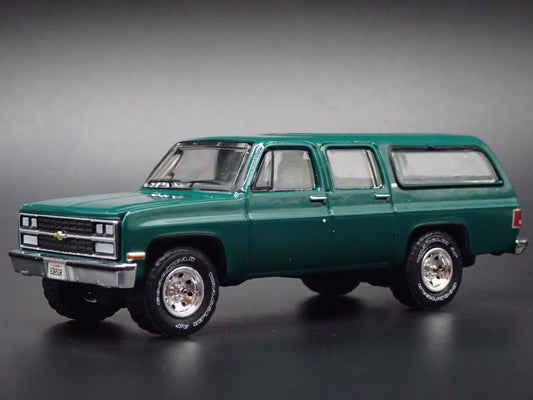 1973-1991 CHEVY CHEVROLET SUBURBAN GREEN 1:64 SCALE DIORAMA DIECAST MODEL CAR