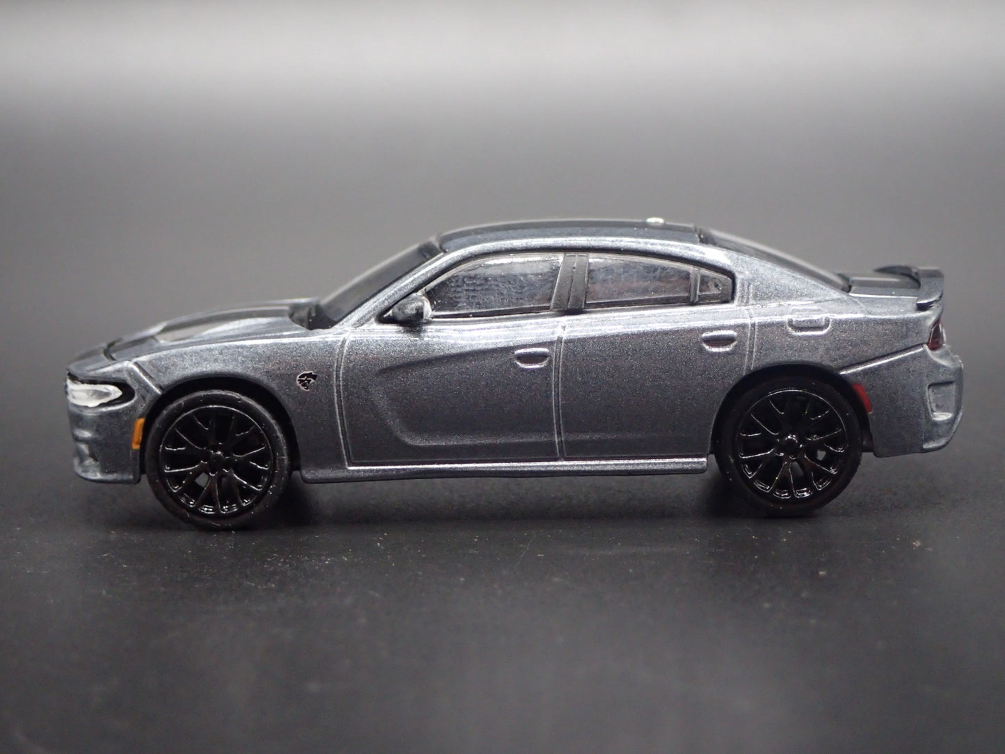 2018 18 DODGE CHARGER SRT HELLCAT GRAY 1:64 SCALE DIORAMA DIECAST MODEL CAR