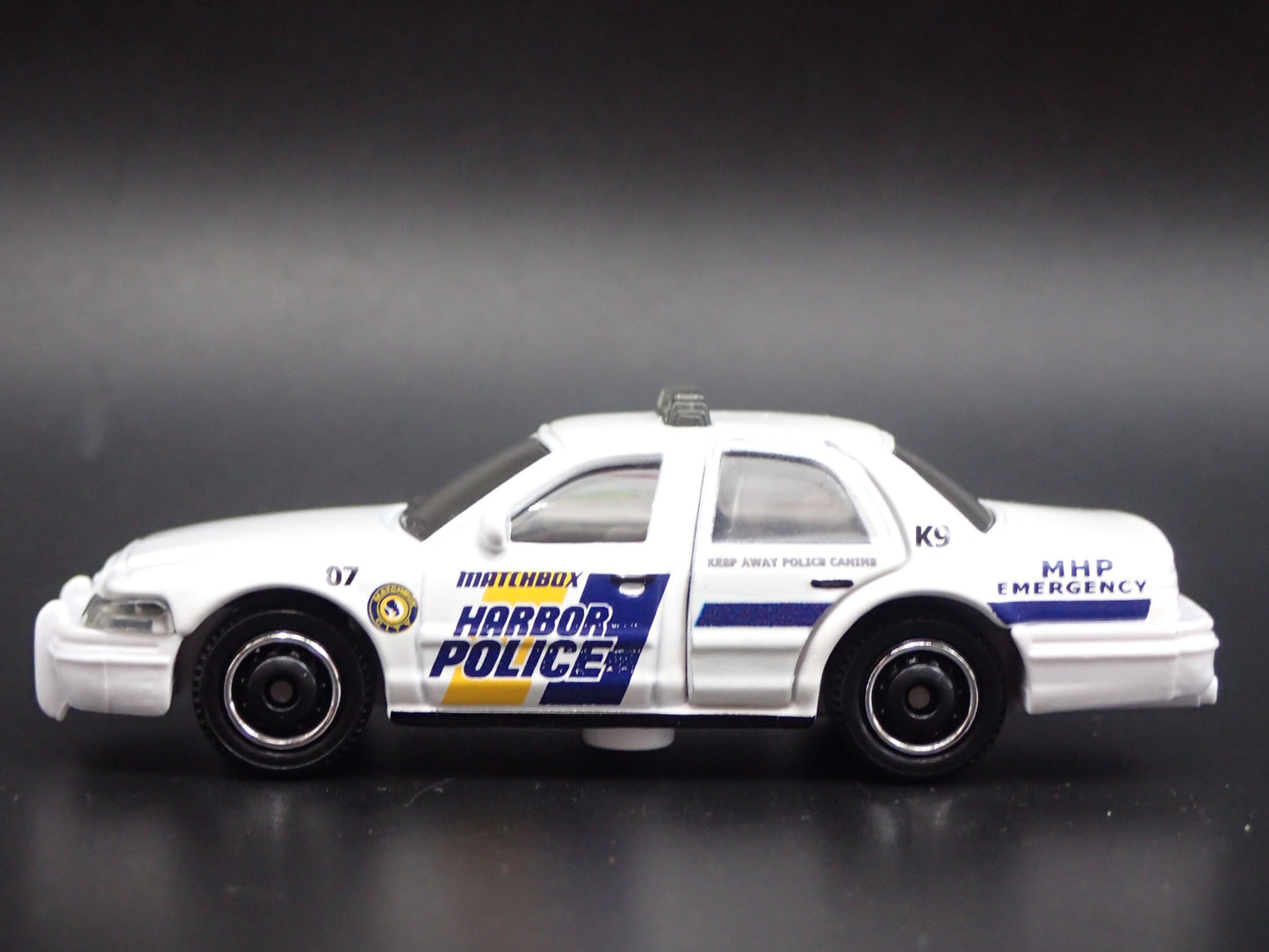 2006 06 FORD CROWN VICTORIA HARBOR POLICE 1:64 SCALE DIORAMA DIECAST MODEL CAR