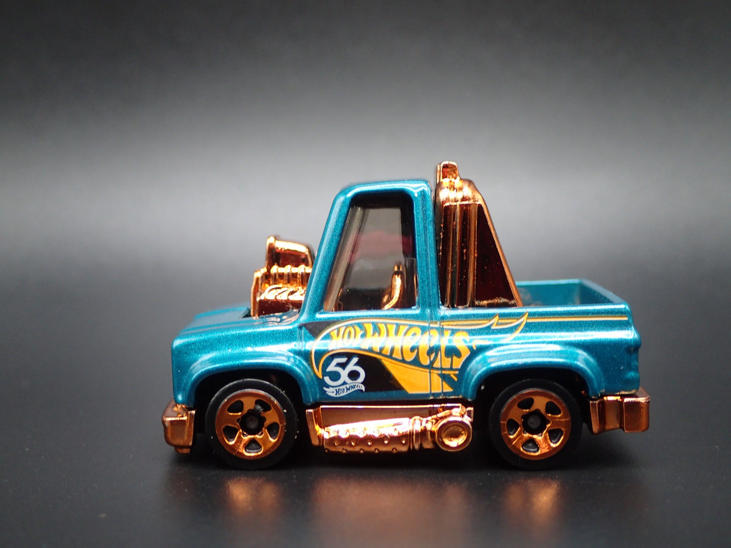 1983 83 CHEVY CHEVROLET SILVERADO SQUARE BODY TRUCK 1:64 SCALE DIECAST MODEL CAR