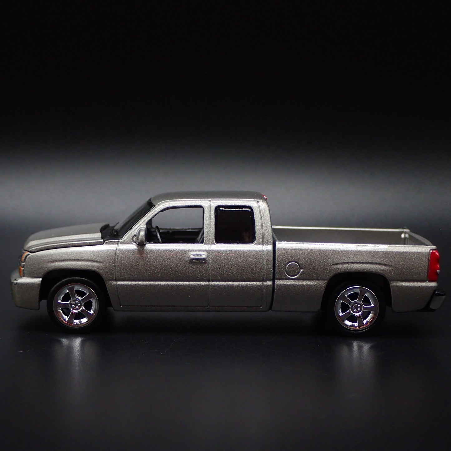 2003-2006 CHEVY CHEVROLET SILVERADO TRUCK SS CATEYE 1:64 SCALE DIECAST MODEL CAR
