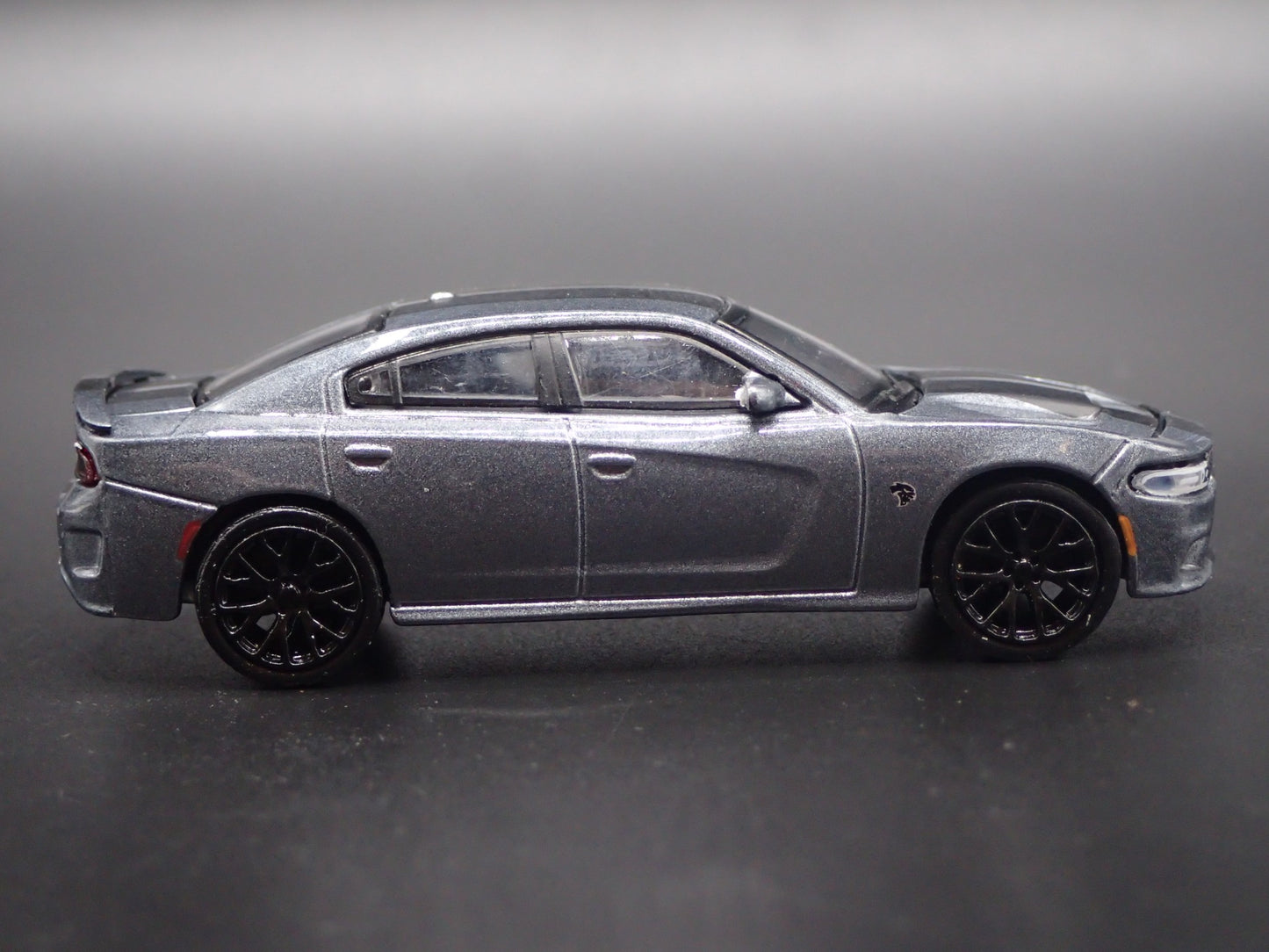 2018 18 DODGE CHARGER SRT HELLCAT GRAY 1:64 SCALE DIORAMA DIECAST MODEL CAR