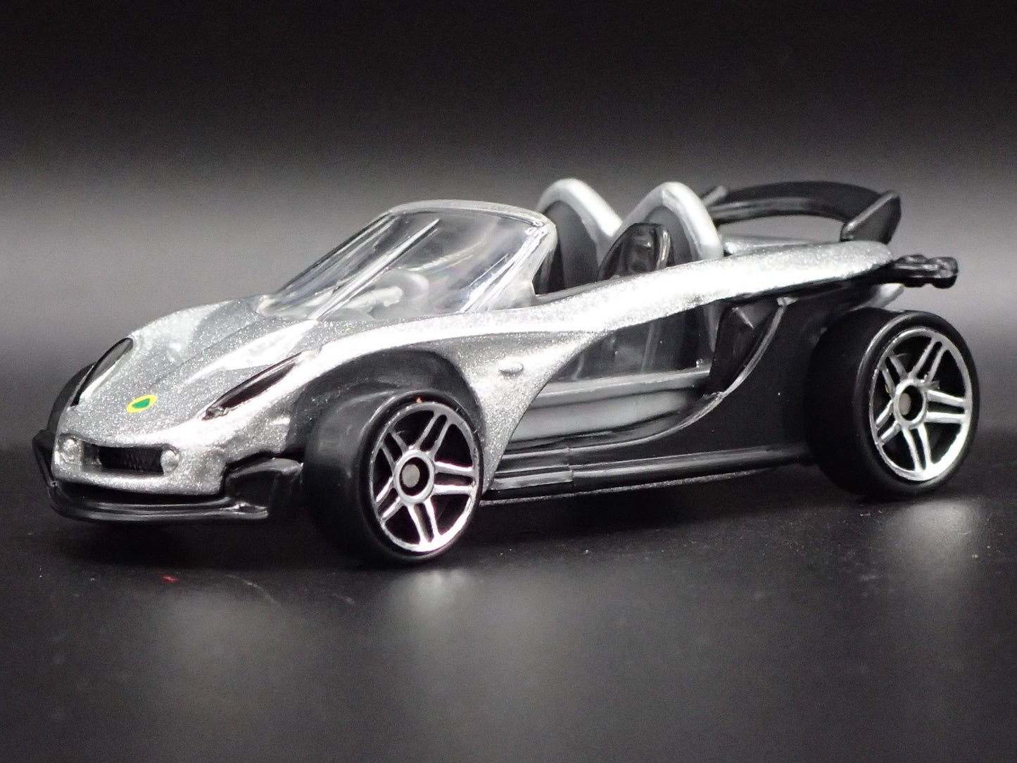 2000 00 LOTUS ELISE 340R SILVER 1:64 SCALE COLLECTIBLE DIORAMA DIECAST MODEL CAR