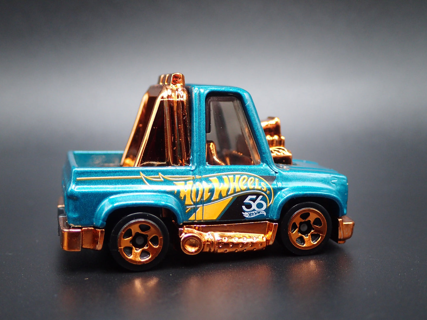 1983 83 CHEVY CHEVROLET SILVERADO SQUARE BODY TRUCK 1:64 SCALE DIECAST MODEL CAR