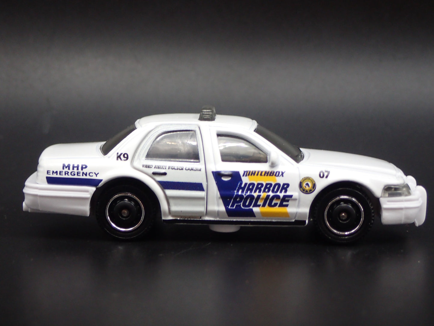 2006 06 FORD CROWN VICTORIA HARBOR POLICE 1:64 SCALE DIORAMA DIECAST MODEL CAR
