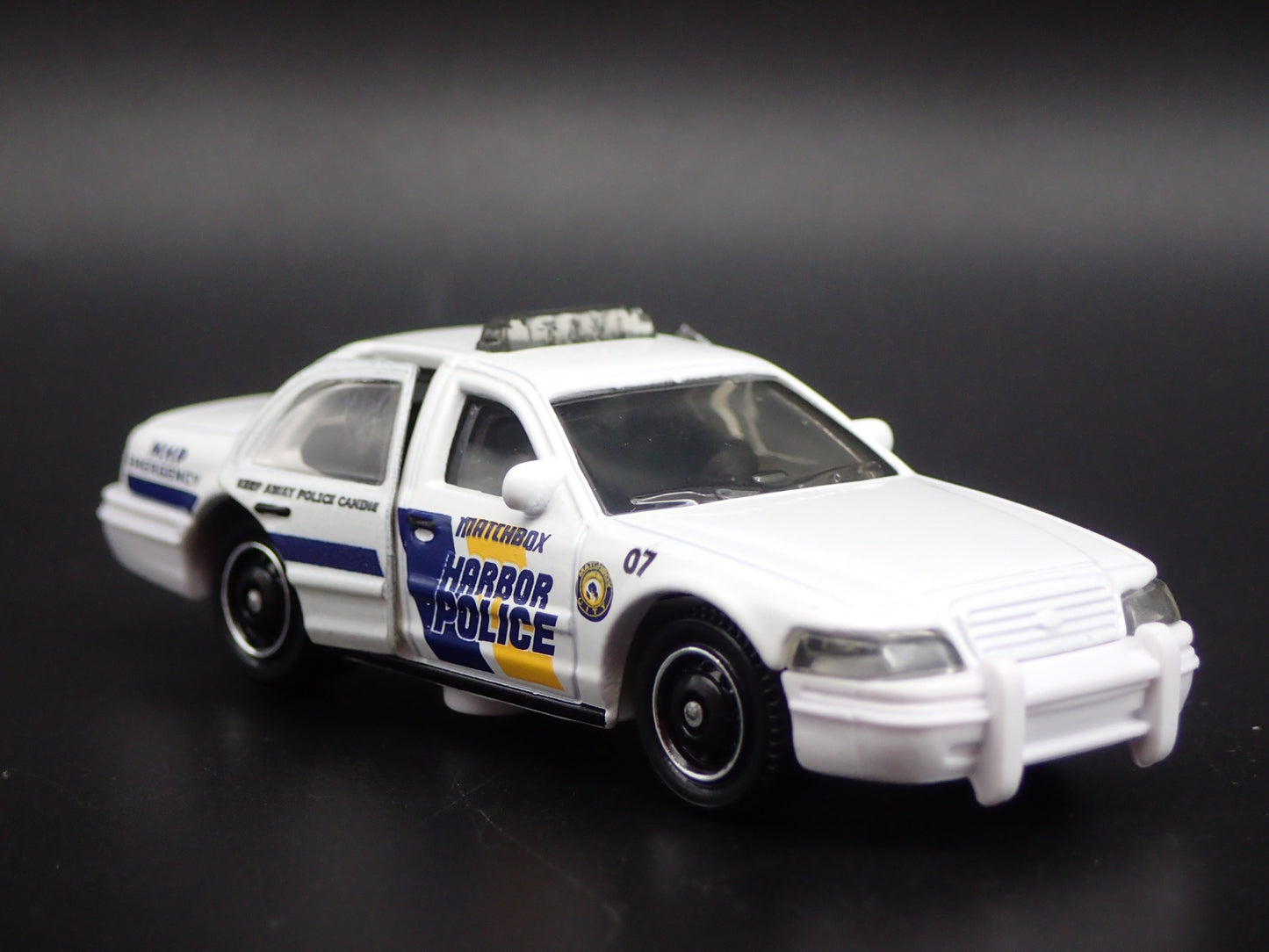 2006 06 FORD CROWN VICTORIA HARBOR POLICE 1:64 SCALE DIORAMA DIECAST MODEL CAR