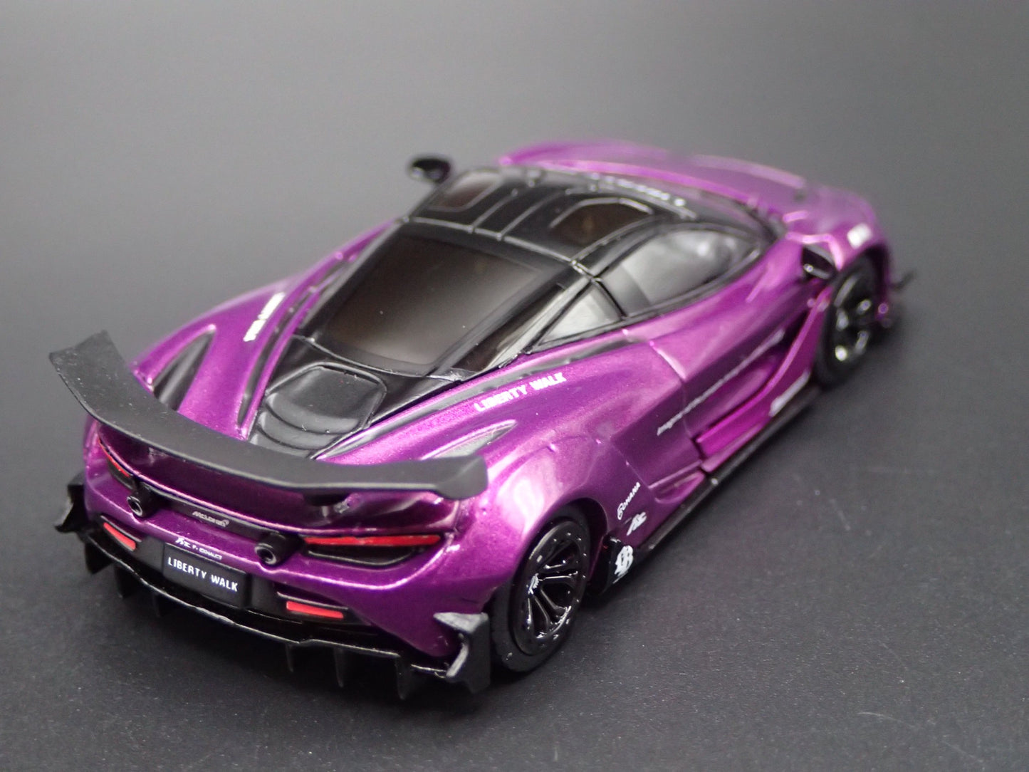 2017-2023 MCLAREN 720S LB WORKS PURPLE 1:64 SCALE DIORAMA DIECAST MODEL CAR