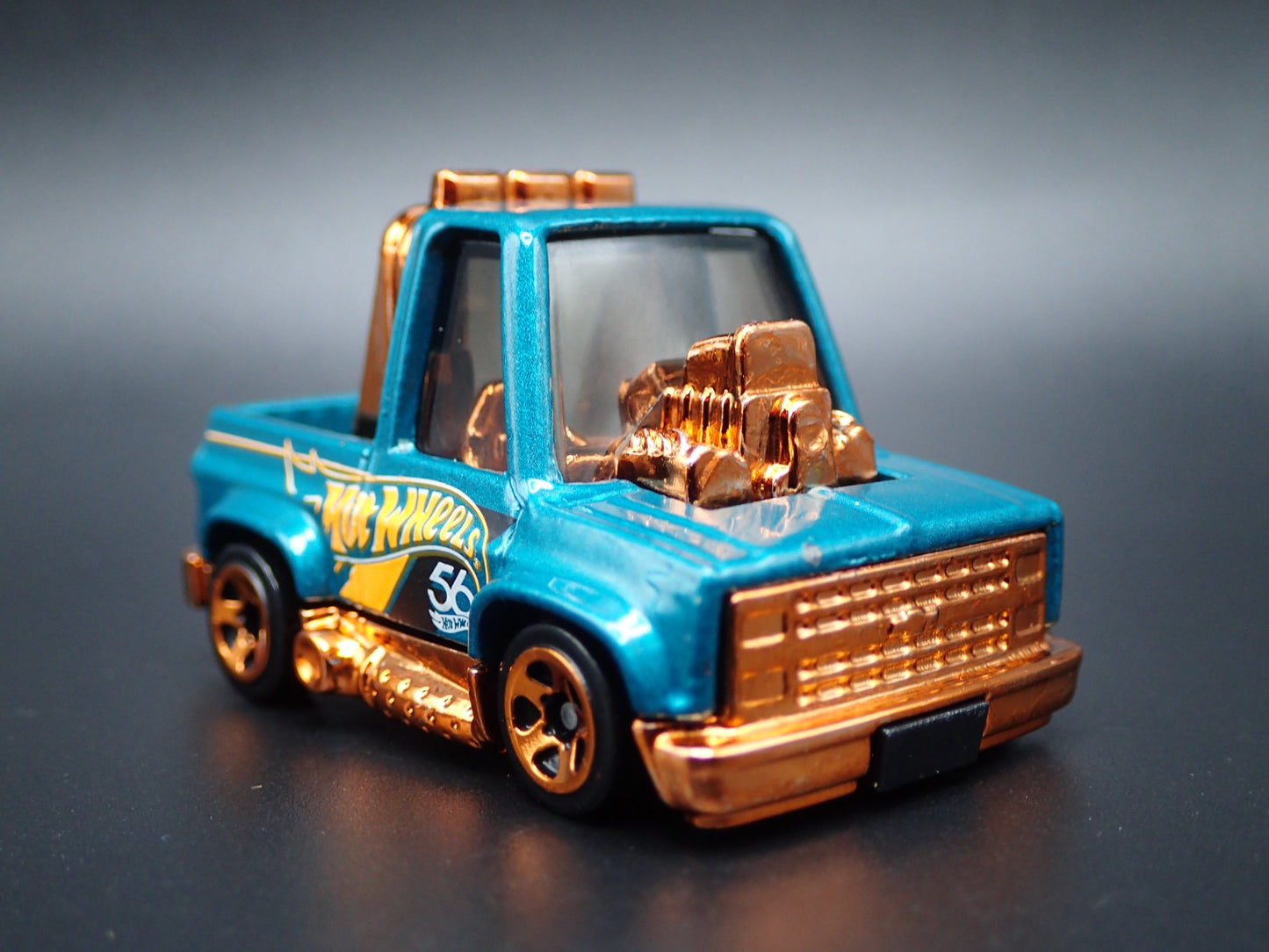 1983 83 CHEVY CHEVROLET SILVERADO SQUARE BODY TRUCK 1:64 SCALE DIECAST MODEL CAR