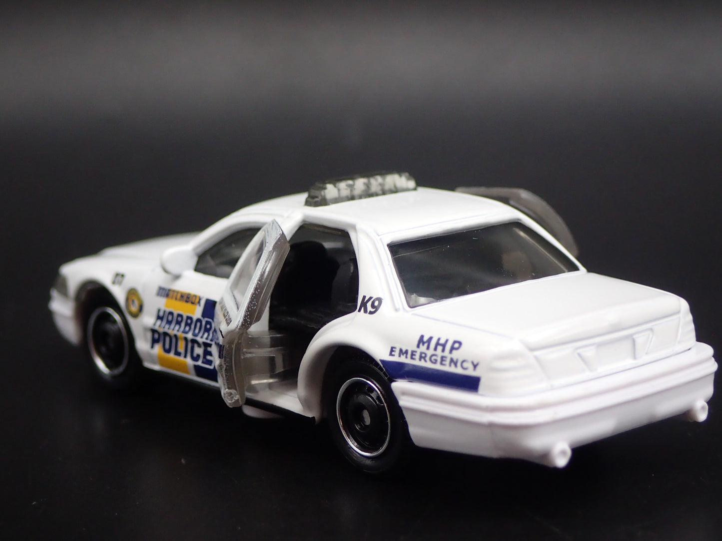 2006 06 FORD CROWN VICTORIA HARBOR POLICE 1:64 SCALE DIORAMA DIECAST MODEL CAR