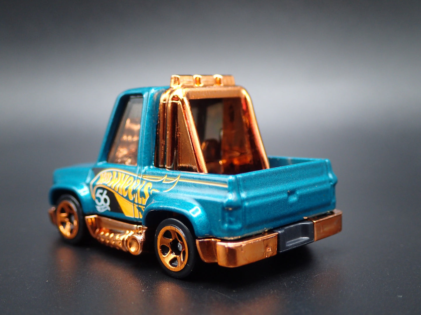 1983 83 CHEVY CHEVROLET SILVERADO SQUARE BODY TRUCK 1:64 SCALE DIECAST MODEL CAR