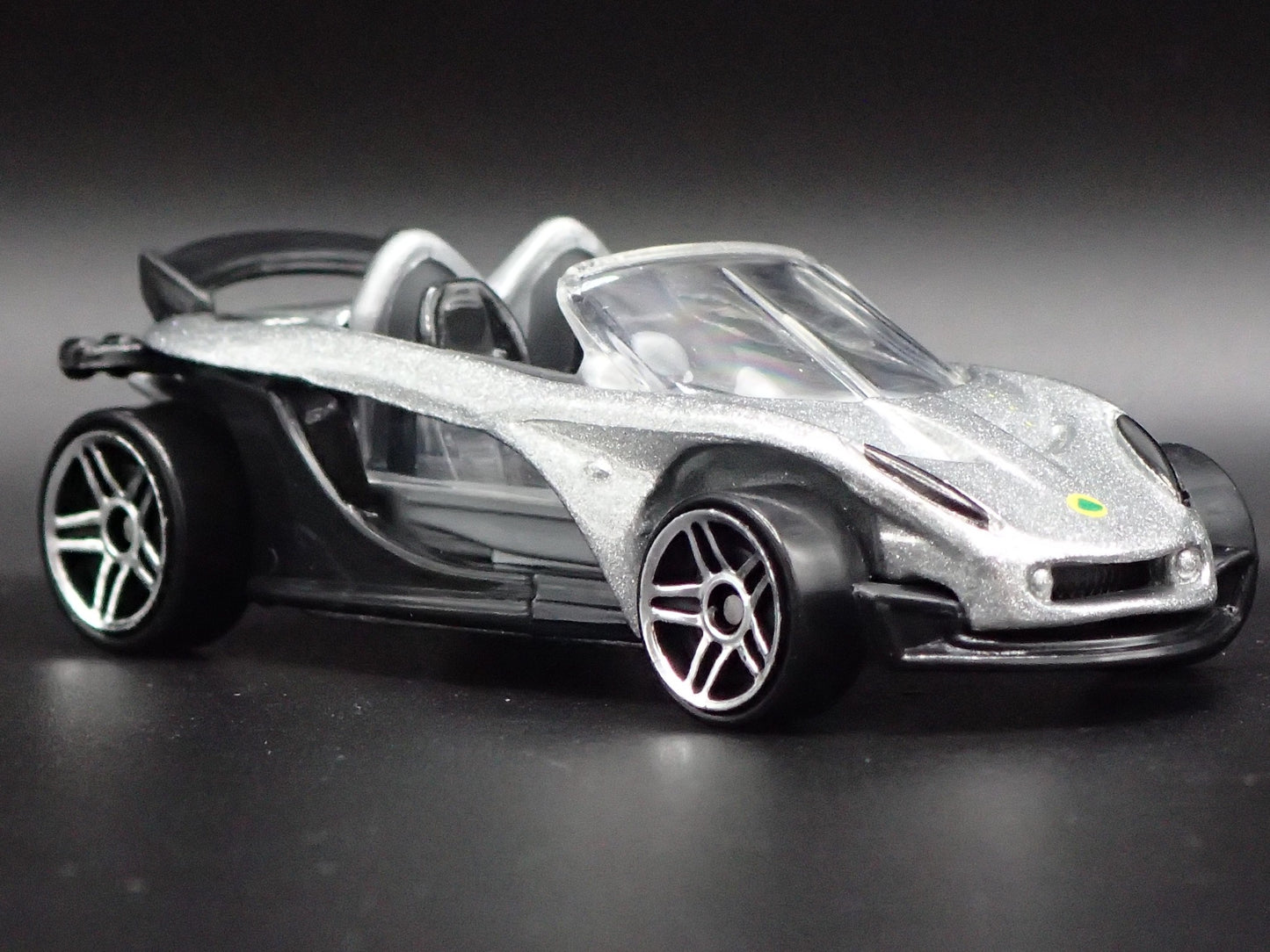 2000 00 LOTUS ELISE 340R SILVER 1:64 SCALE COLLECTIBLE DIORAMA DIECAST MODEL CAR