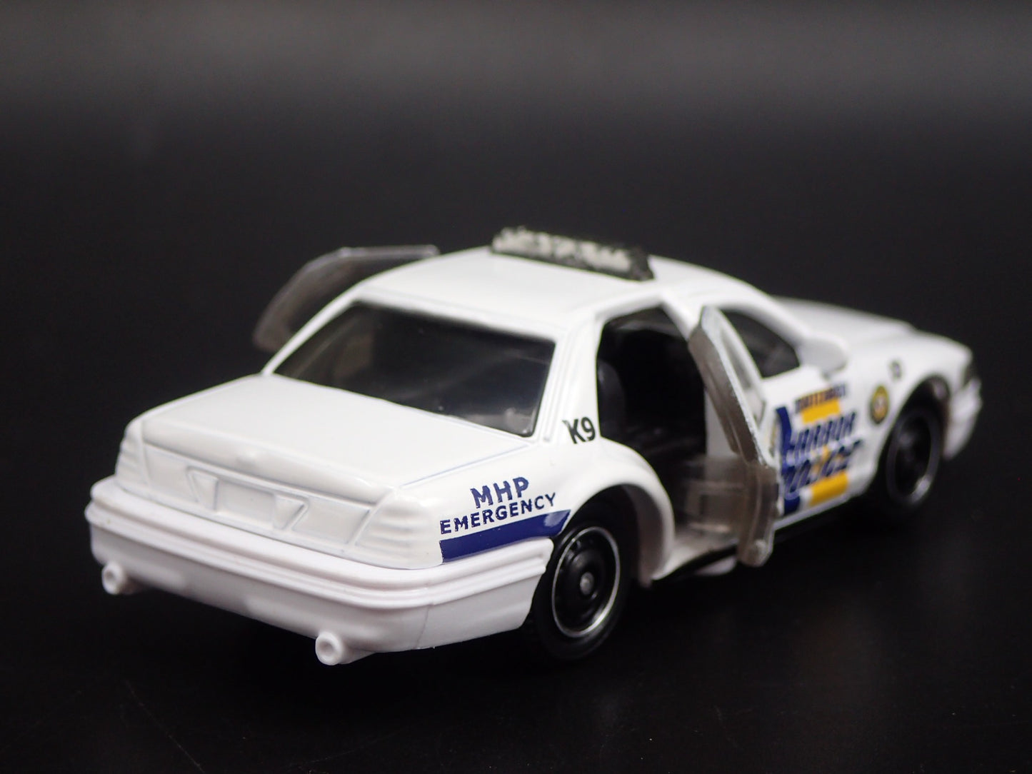 2006 06 FORD CROWN VICTORIA HARBOR POLICE 1:64 SCALE DIORAMA DIECAST MODEL CAR