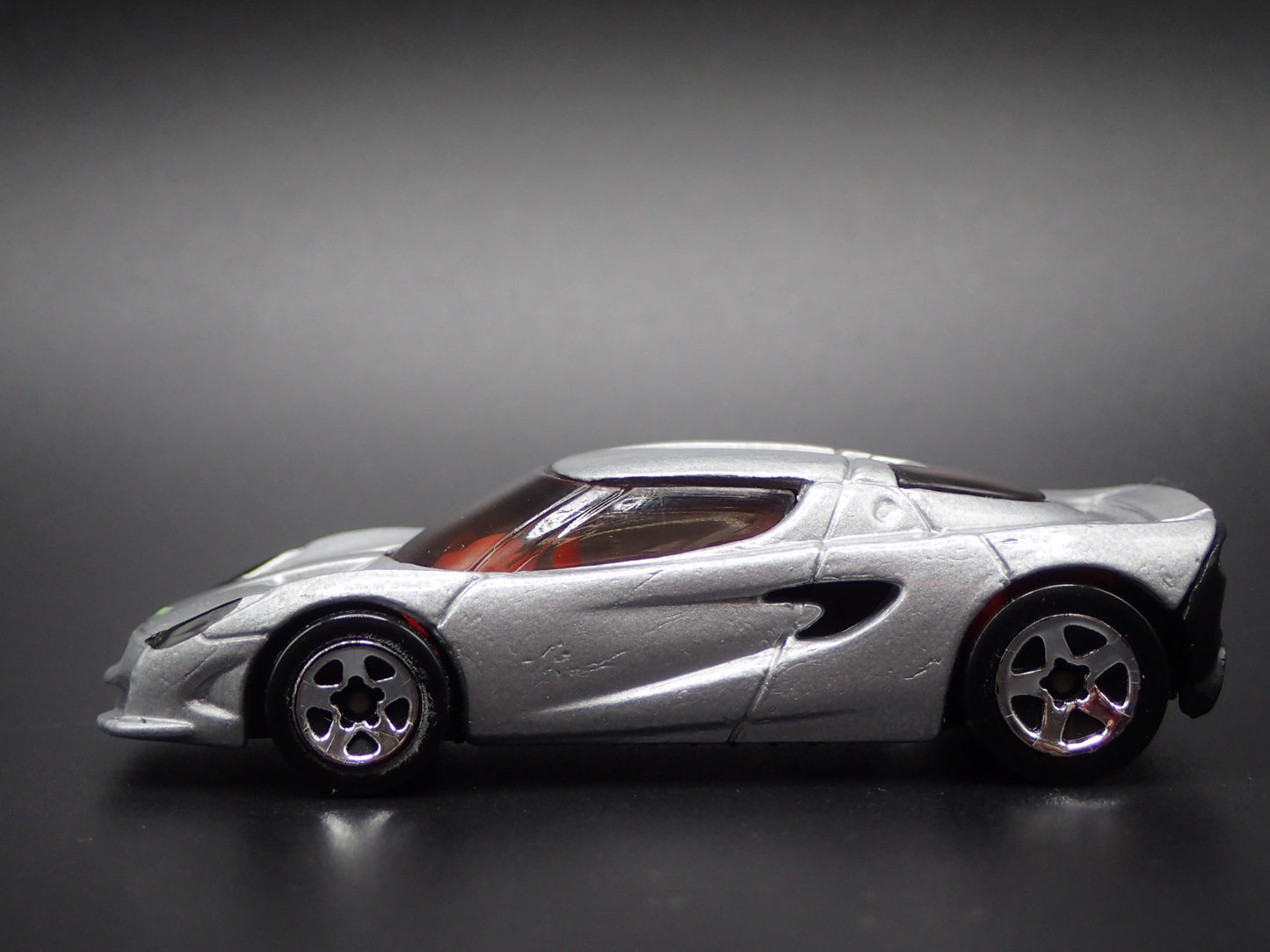 2000 00 LOTUS M250 CONCEPT CAR SILVER 1/64 SCALE DIORAMA DIECAST MODEL CAR