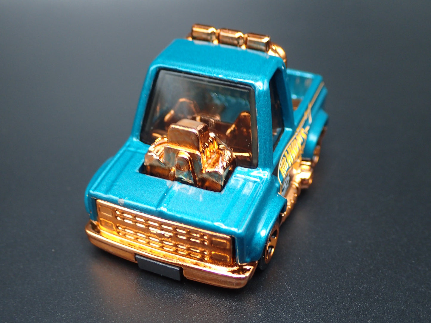 1983 83 CHEVY CHEVROLET SILVERADO SQUARE BODY TRUCK 1:64 SCALE DIECAST MODEL CAR