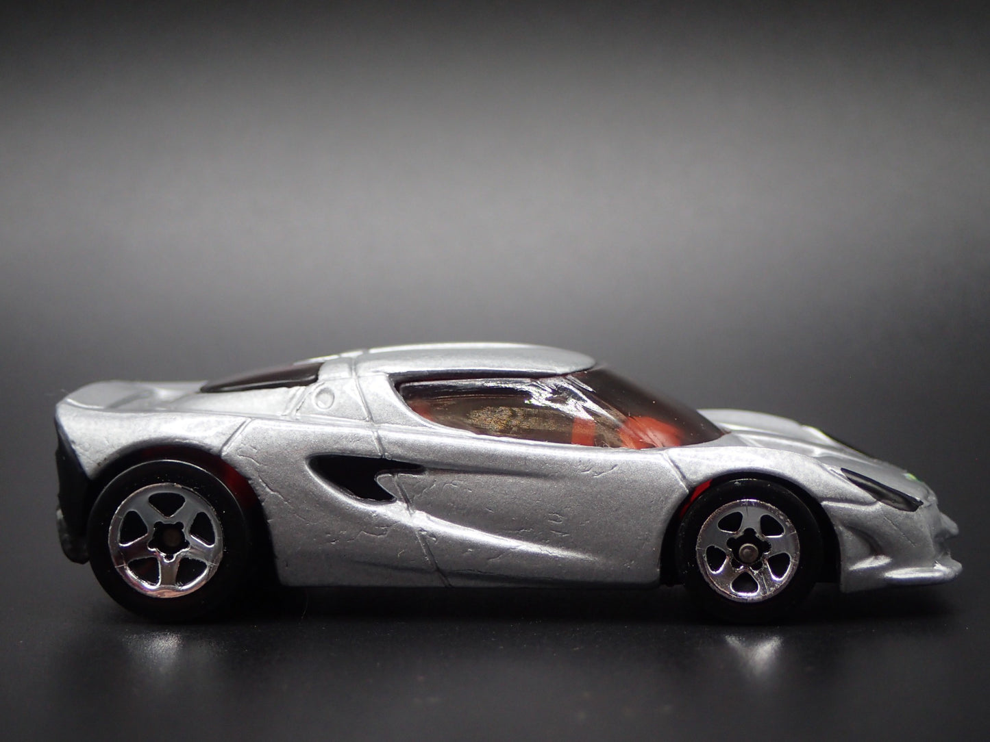 2000 00 LOTUS M250 CONCEPT CAR SILVER 1/64 SCALE DIORAMA DIECAST MODEL CAR