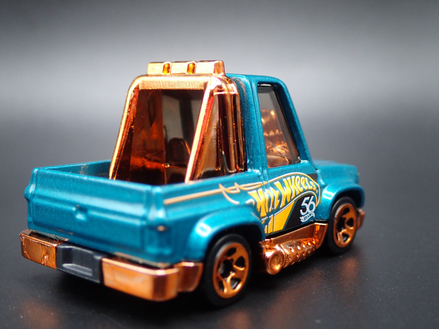 1983 83 CHEVY CHEVROLET SILVERADO SQUARE BODY TRUCK 1:64 SCALE DIECAST MODEL CAR