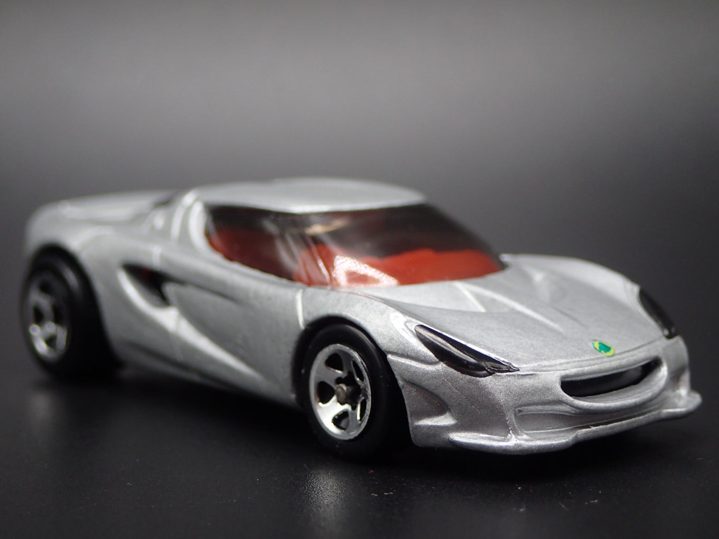 2000 00 LOTUS M250 CONCEPT CAR SILVER 1/64 SCALE DIORAMA DIECAST MODEL CAR