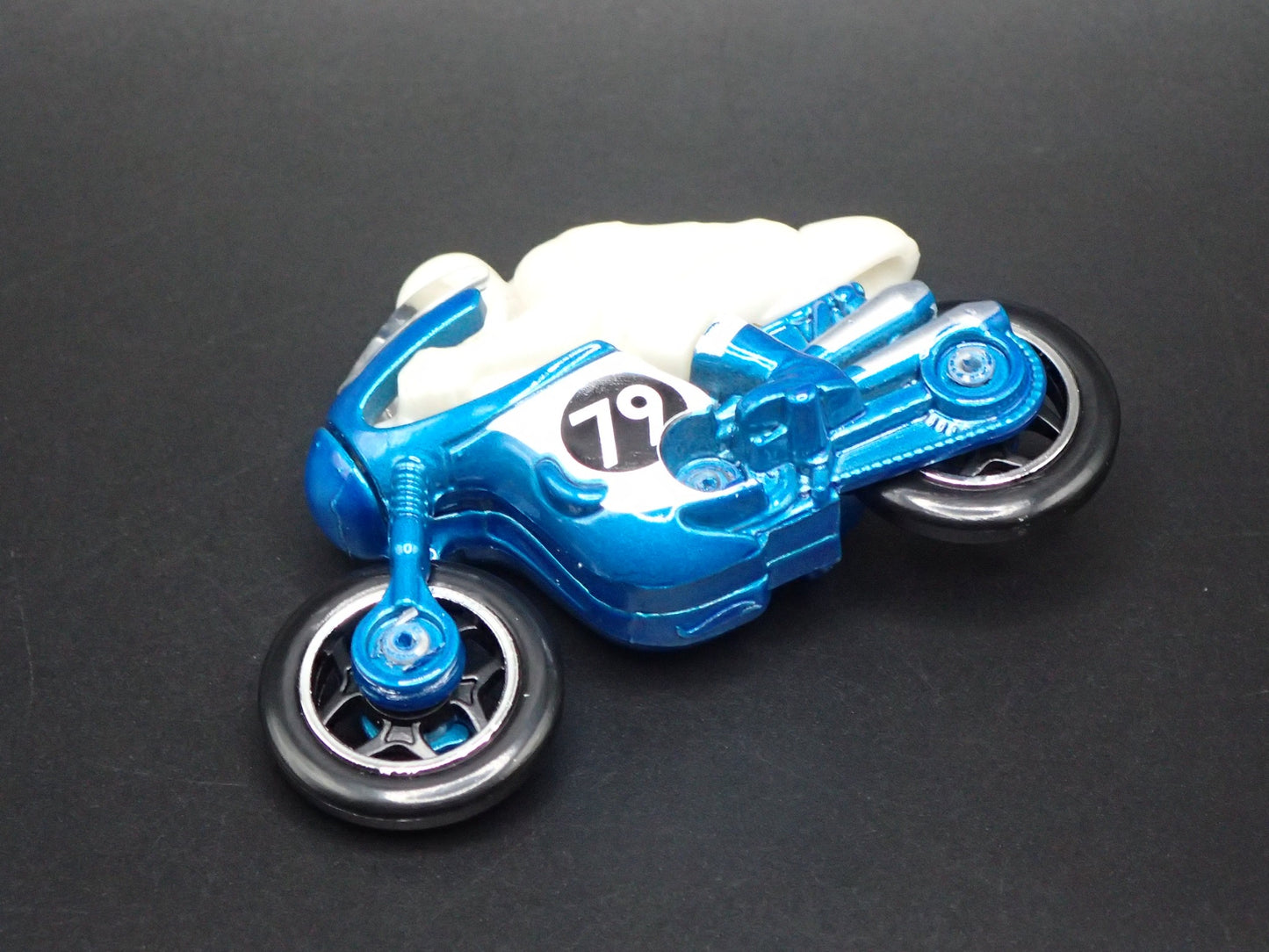 1966 66 TRIUMPH TIGER 100 MOTORCYCLE BLUE 1:64 SCALE DIORAMA DIECAST MODEL CAR