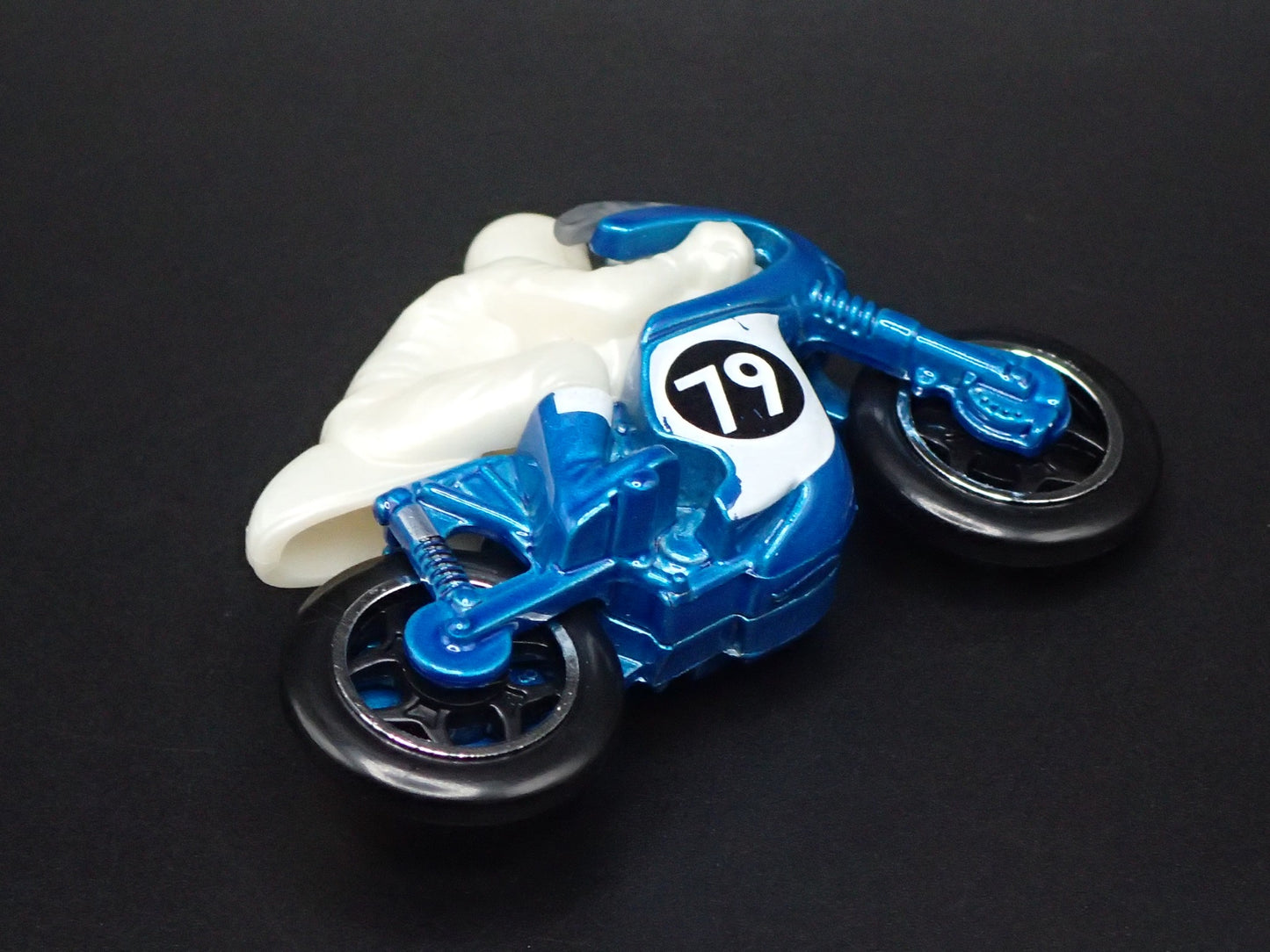 1966 66 TRIUMPH TIGER 100 MOTORCYCLE BLUE 1:64 SCALE DIORAMA DIECAST MODEL CAR