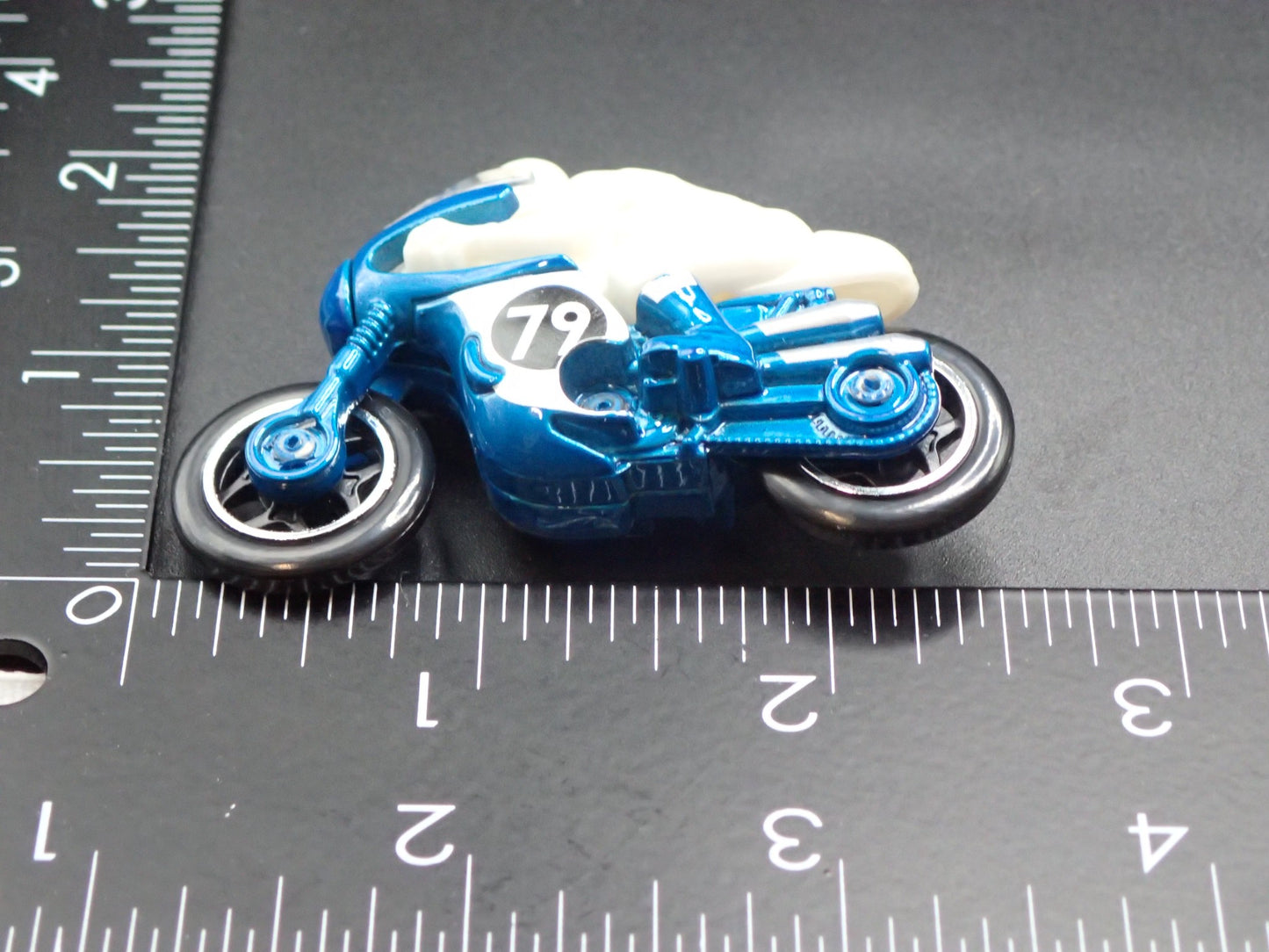 1966 66 TRIUMPH TIGER 100 MOTORCYCLE BLUE 1:64 SCALE DIORAMA DIECAST MODEL CAR