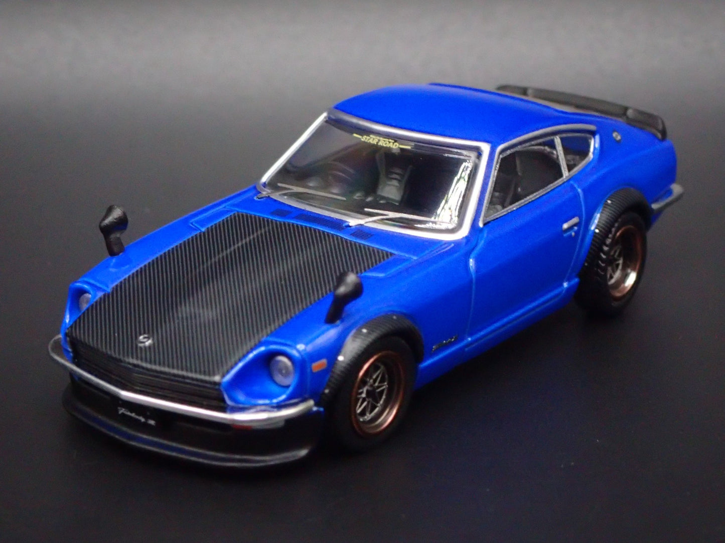 DATSUN FAIRLADY Z S30 JDM RARE 1/64 SCALE COLLECTIBLE DIORAMA DIECAST MODEL CAR