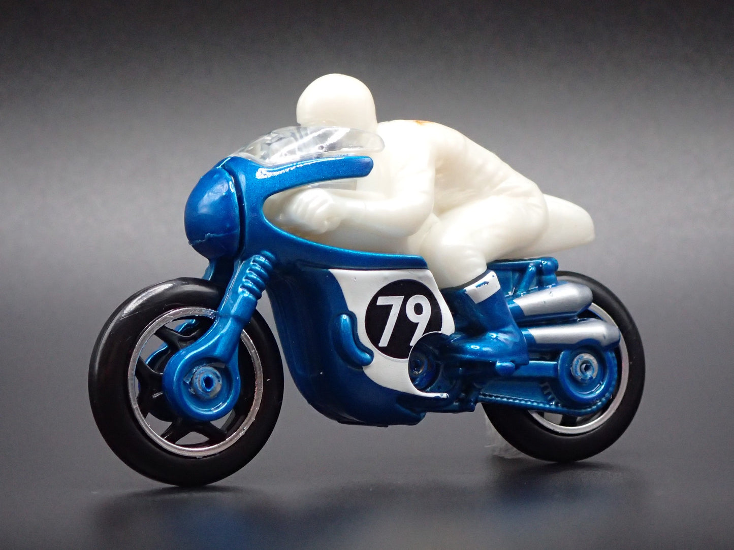 1966 66 TRIUMPH TIGER 100 MOTORCYCLE BLUE 1:64 SCALE DIORAMA DIECAST MODEL CAR