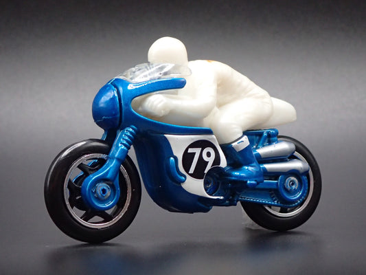 1966 66 TRIUMPH TIGER 100 MOTORCYCLE BLUE 1:64 SCALE DIORAMA DIECAST MODEL CAR