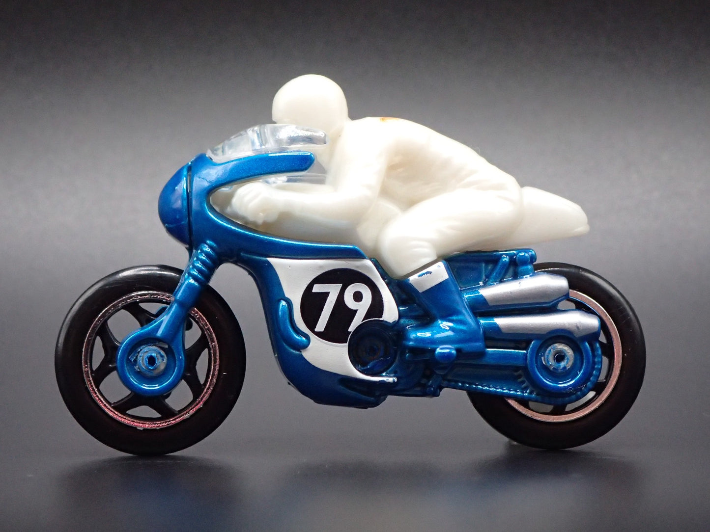 1966 66 TRIUMPH TIGER 100 MOTORCYCLE BLUE 1:64 SCALE DIORAMA DIECAST MODEL CAR