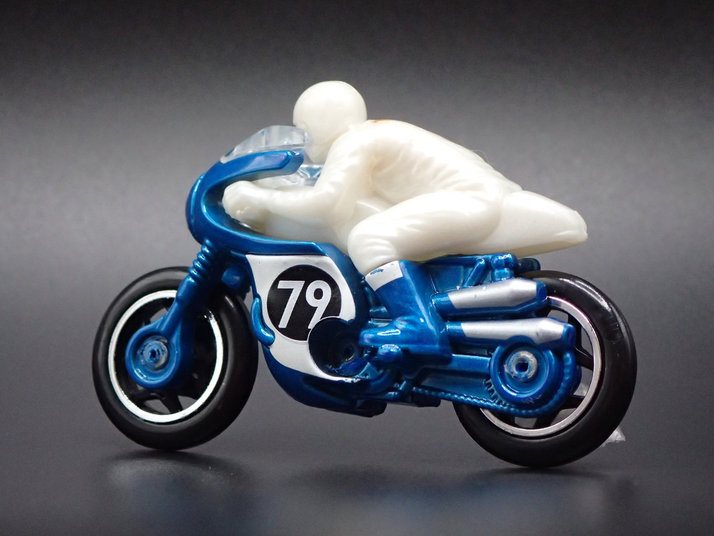 1966 66 TRIUMPH TIGER 100 MOTORCYCLE BLUE 1:64 SCALE DIORAMA DIECAST MODEL CAR