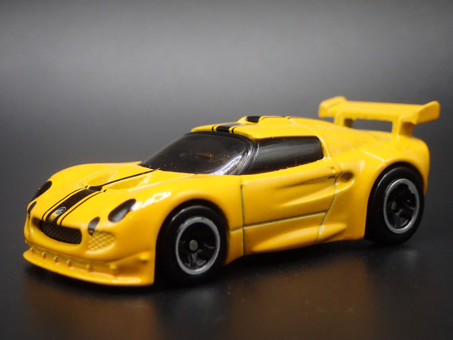 LOTUS SPORT ELISE YELLOW 1/64 SCALE COLLECTIBLE DIORAMA DIECAST MODEL CAR
