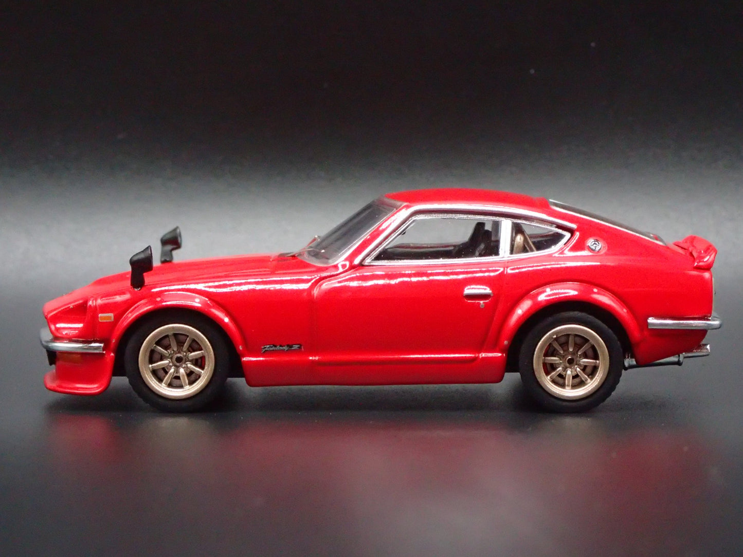 DATSUN FAIRLADY Z S30 JDM RARE 1/64 SCALE COLLECTIBLE DIORAMA DIECAST MODEL CAR