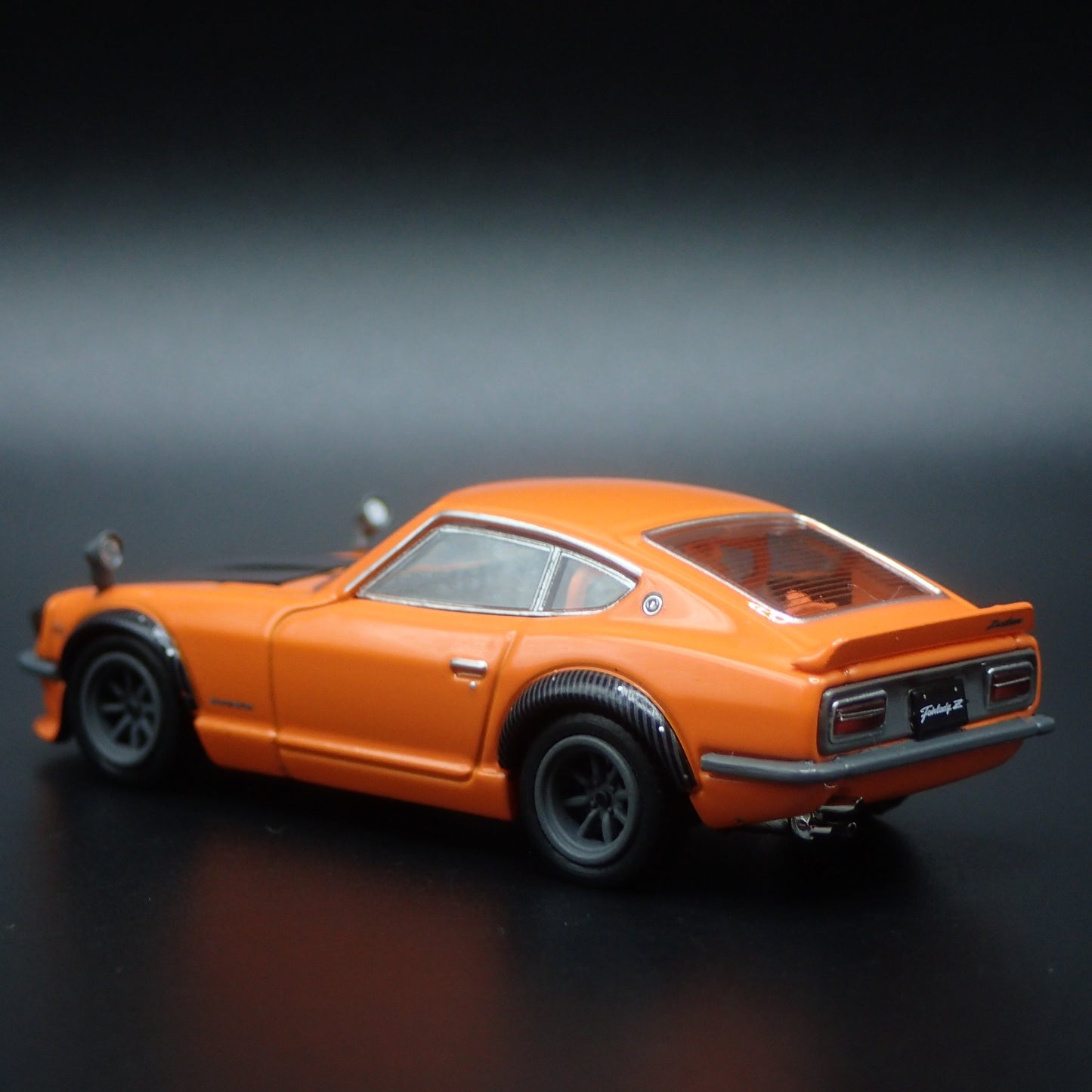 DATSUN NISSAN FAIRLADY Z S30 1/64 SCALE COLLECTIBLE DIORAMA DIECAST MODEL CAR